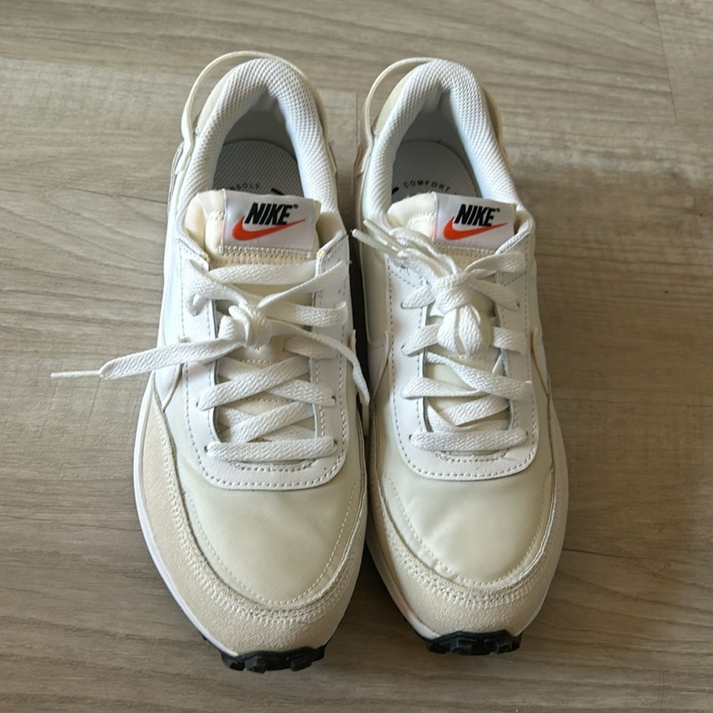 Nike Women’s Waffle Debut
